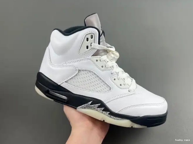 Rep Husky DD0587-110 'WHITE RETRO 5 BLACK' JORDAN AIR 0501